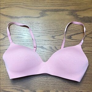Victoria’s Secret Seamless  Wireless Light Pink T-Shirt Bra